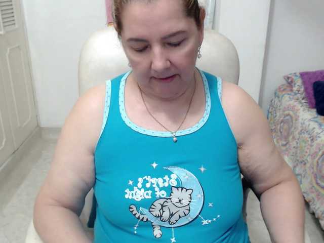 leonela-68 live cam on BongaCams
