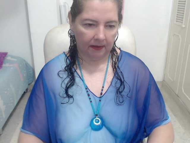 leonela-68 live cam on BongaCams