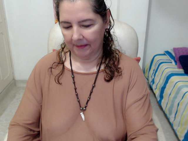 leonela-68 live cam on BongaCams