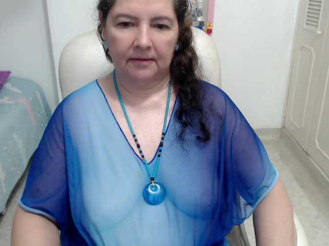 leonela-68 live cam on BongaCams