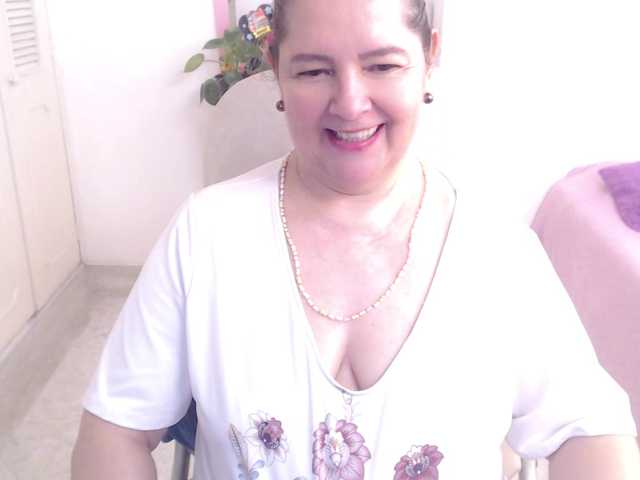 leonela-68 live cam on BongaCams