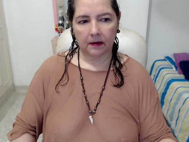 leonela-68 live cam on BongaCams