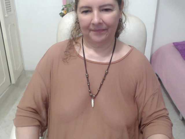 leonela-68 live cam on BongaCams