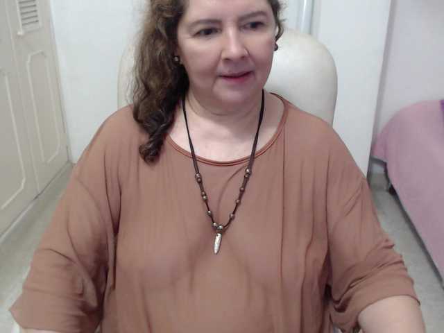 leonela-68 live cam on BongaCams
