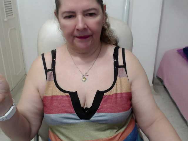 leonela-68 live cam on BongaCams