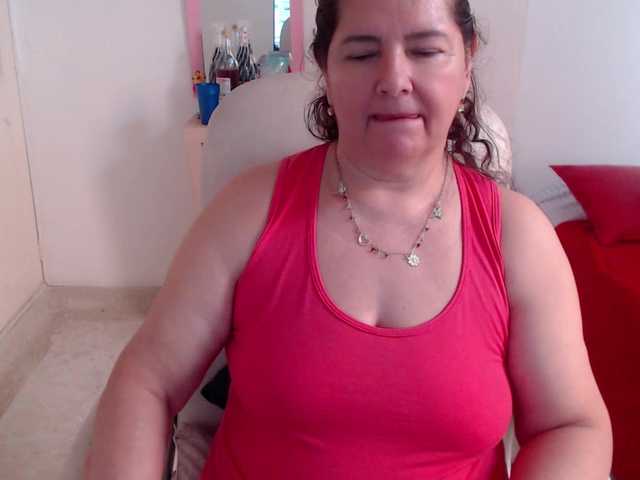 leonela-68 live cam on BongaCams
