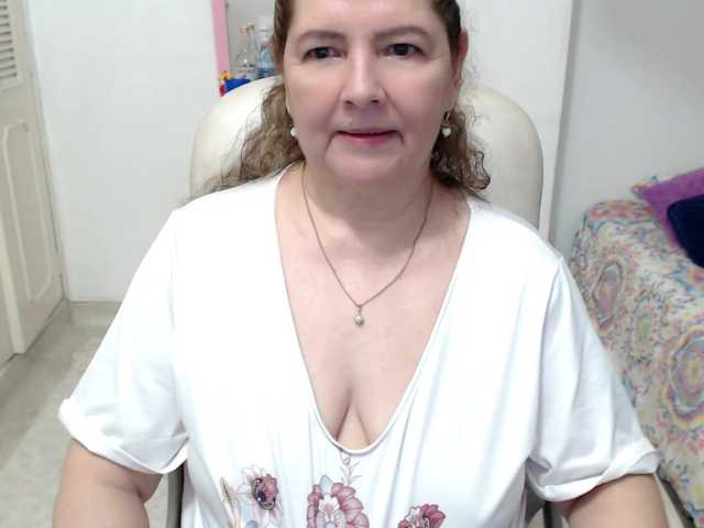 leonela-68 live cam on BongaCams