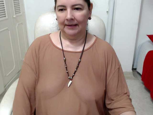 leonela-68 live cam on BongaCams
