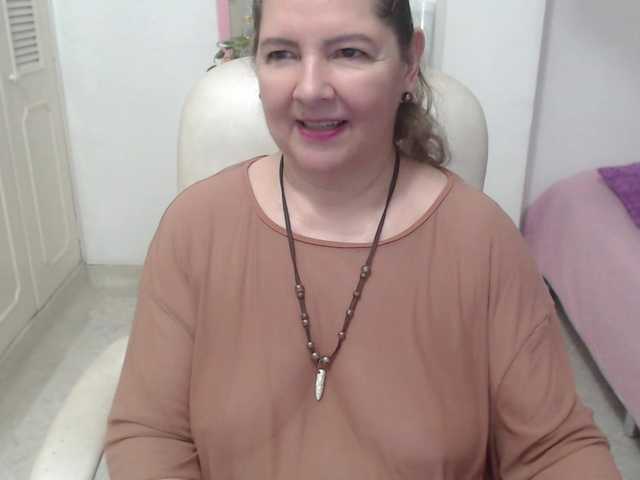 leonela-68 live cam on BongaCams