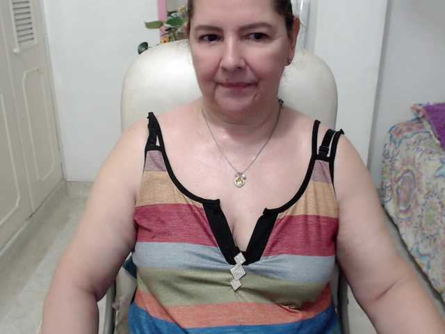 leonela-68 live cam