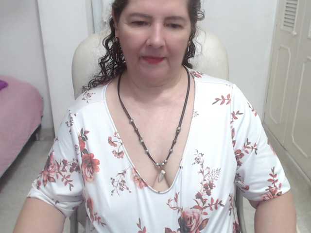 leonela-68 live cam on BongaCams