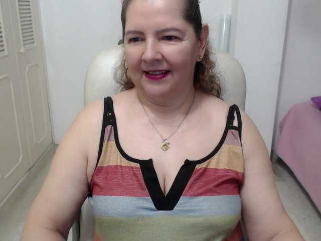 leonela-68 live cam on BongaCams