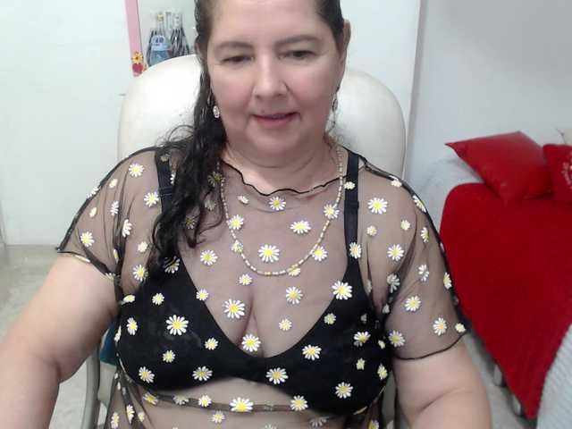 leonela-68 live cam on BongaCams