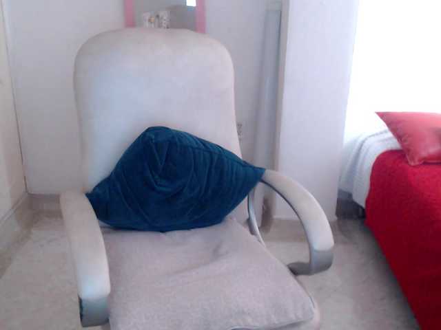 leonela-68 live cam on BongaCams