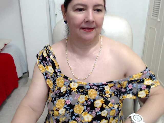leonela-68 live cam on BongaCams