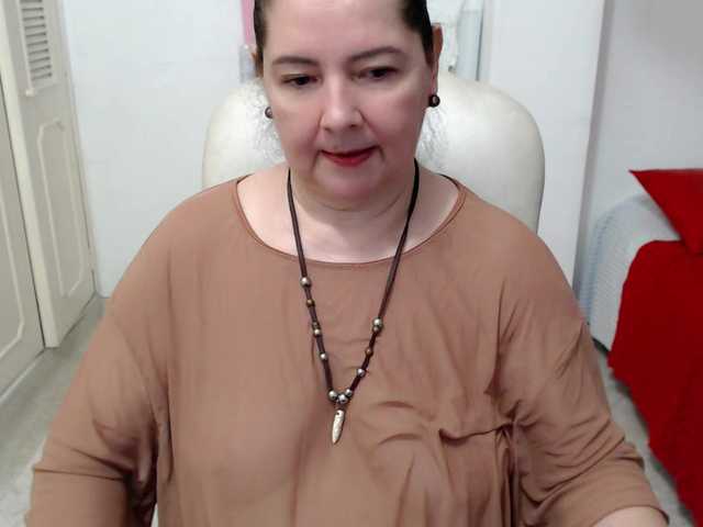 leonela-68 live cam on BongaCams