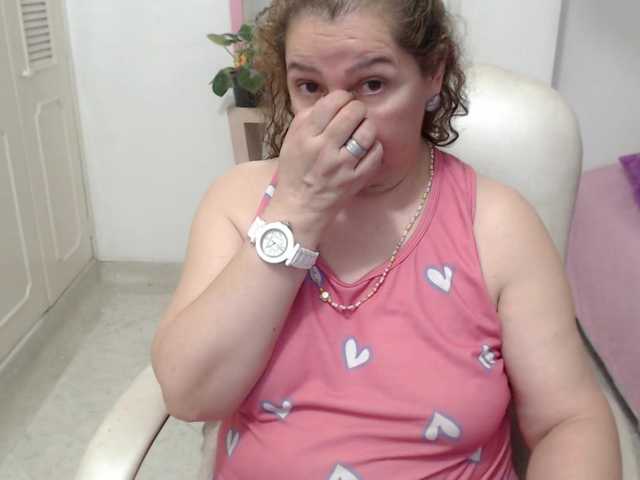 leonela-68 live cam