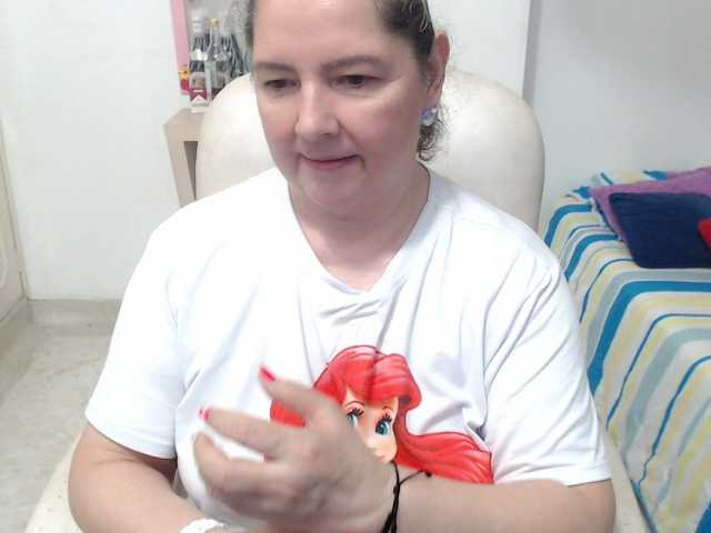 leonela-68 live cam on BongaCams