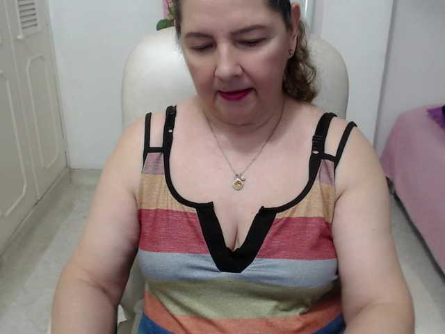 leonela-68 live cam on BongaCams