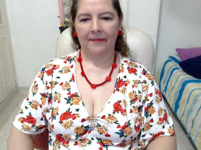 leonela-68 live cam on BongaCams