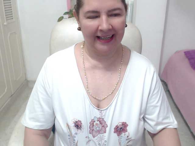 leonela-68 live cam on BongaCams