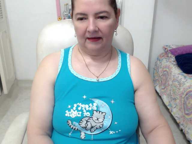 leonela-68 live cam on BongaCams
