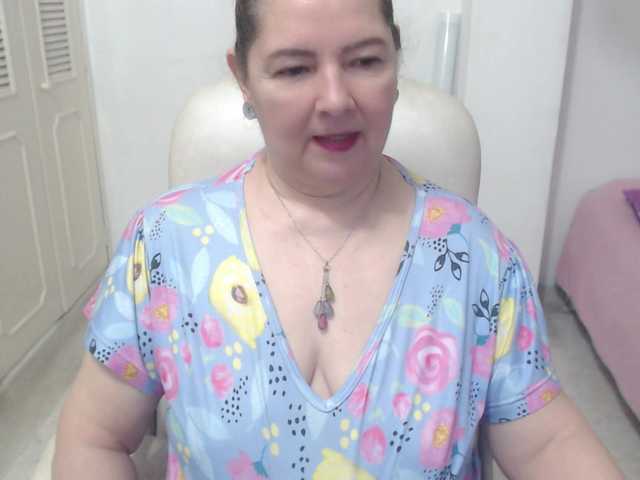 leonela-68 live cam on BongaCams