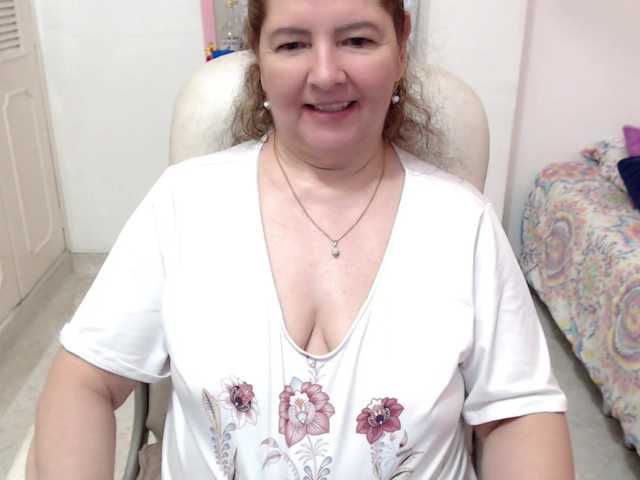 leonela-68 live cam on BongaCams