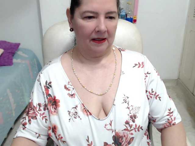 leonela-68 live cam on BongaCams