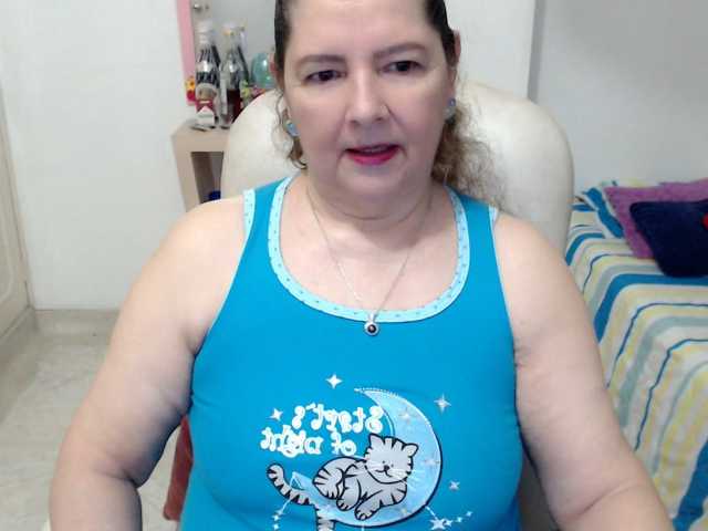 leonela-68 live cam on BongaCams