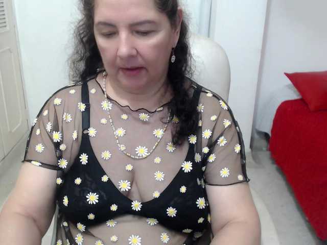 leonela-68 live cam on BongaCams