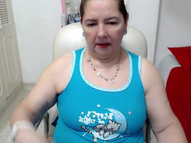 leonela-68 live cam on BongaCams