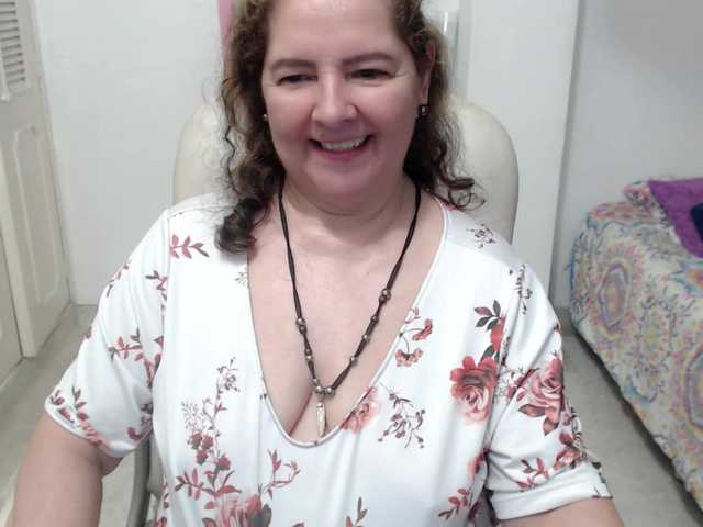 leonela-68 live cam on BongaCams