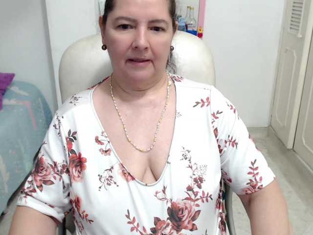 leonela-68 live cam on BongaCams