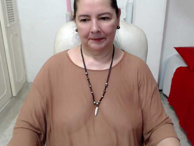 leonela-68 online