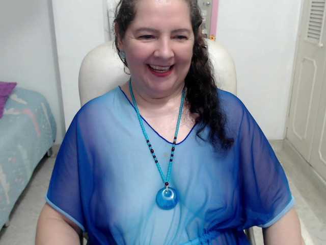leonela-68 live cam on BongaCams