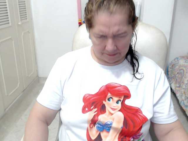 leonela-68 live cam on BongaCams