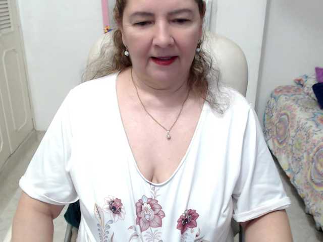 leonela-68 live cam on BongaCams