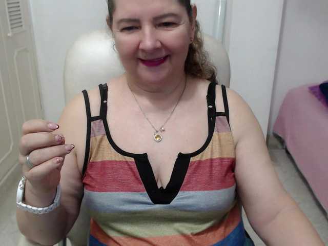 leonela-68 live cam on BongaCams
