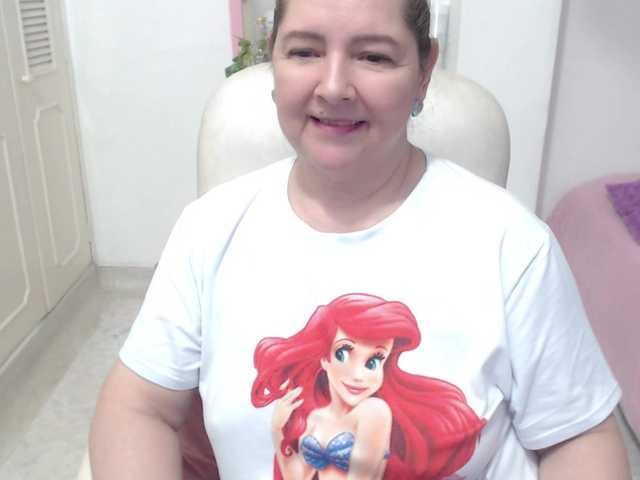 leonela-68 live cam on BongaCams