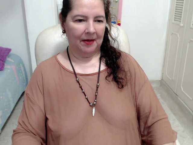 leonela-68 live cam on BongaCams