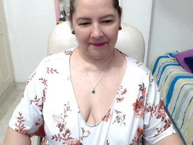leonela-68 live cam on BongaCams