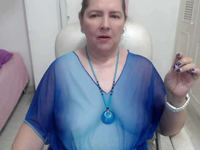 leonela-68 live cam on BongaCams