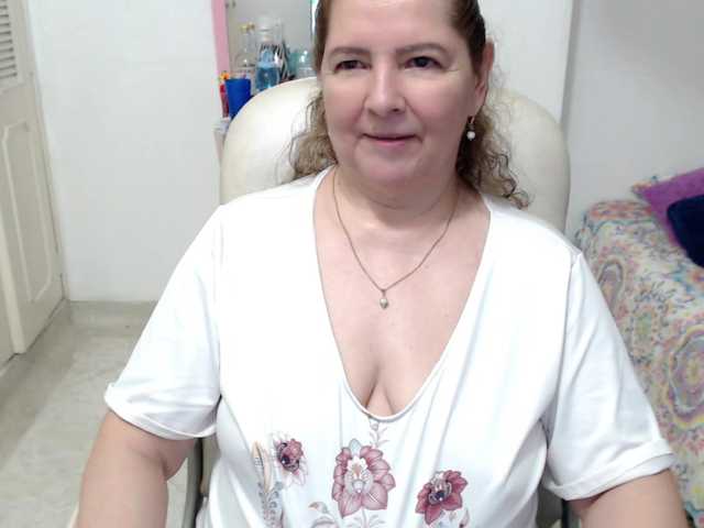 leonela-68 live cam on BongaCams