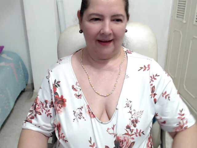 leonela-68 live cam on BongaCams