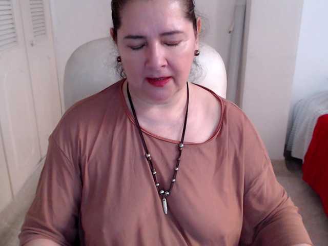 leonela-68 live cam on BongaCams