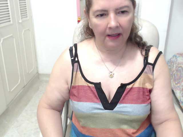 leonela-68 live cam on BongaCams
