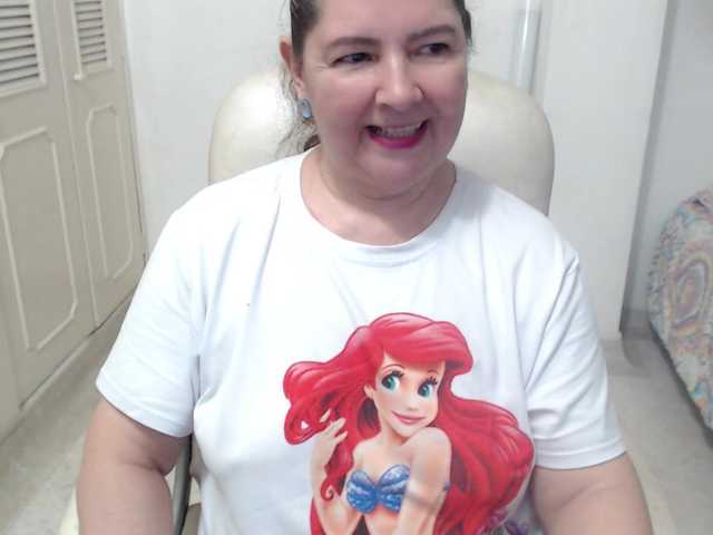 leonela-68 live cam on BongaCams
