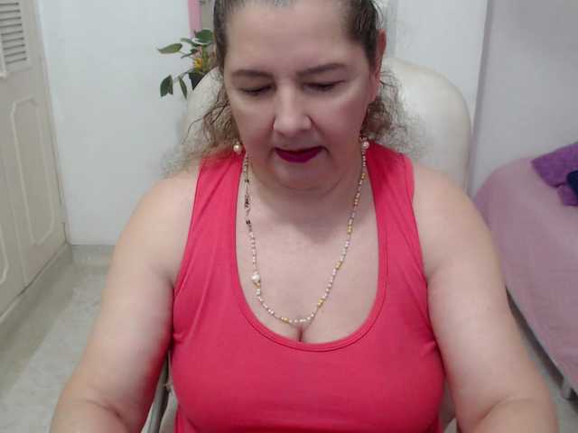 leonela-68 live cam on BongaCams
