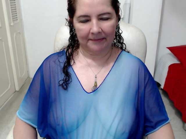 leonela-68 live cam on BongaCams